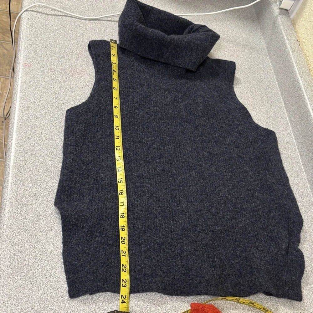 Aritizia Community Navy Sleeveless Turtleneck Sweater - Picture 8 of 10